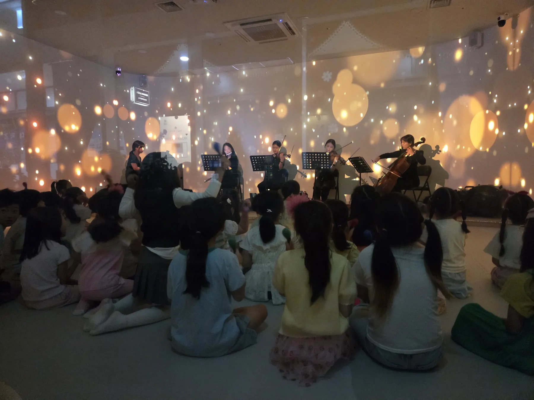 시립뉴비전엘크루어린이집 단체관람 현장 2 · 평택시 2026.06.17 보기